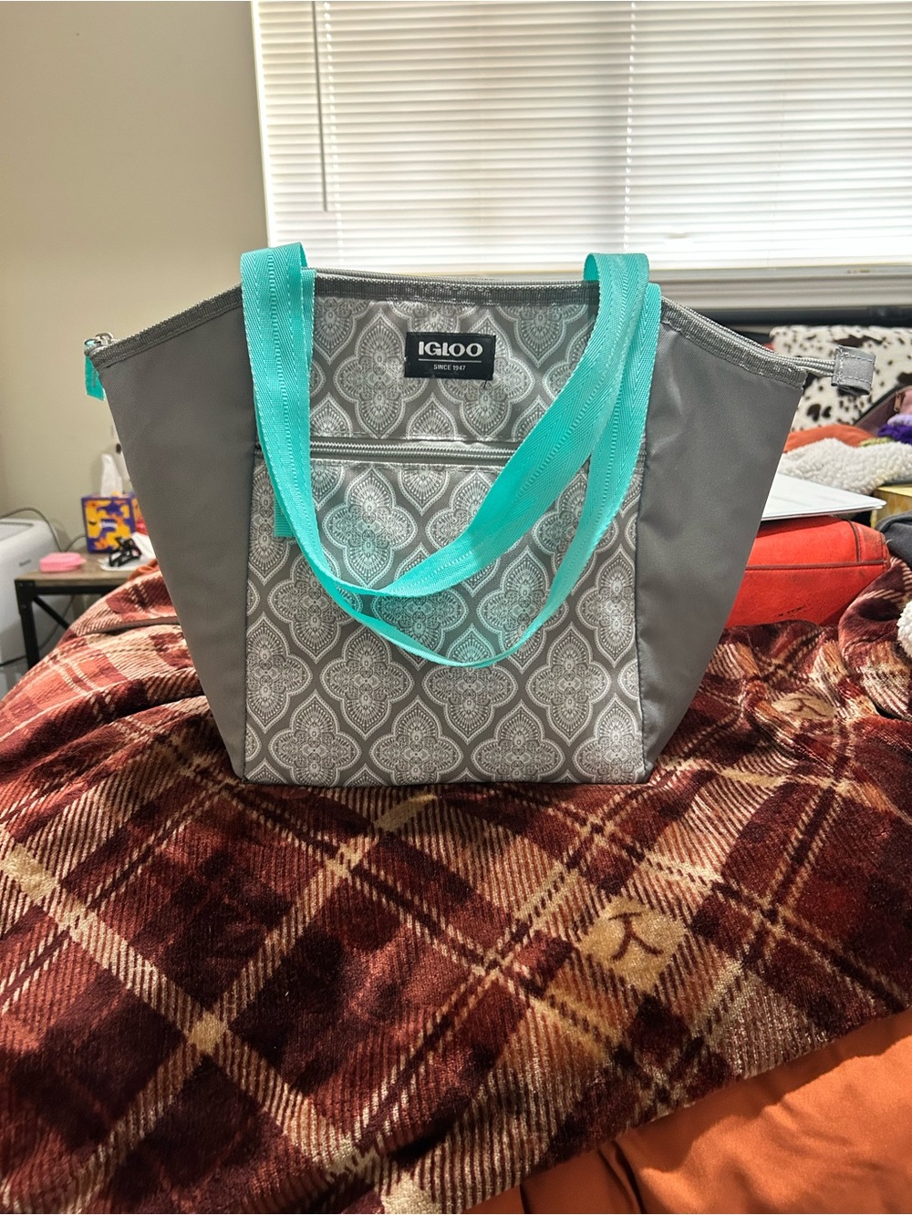 Igloo Gray Tote with Turquoise Straps